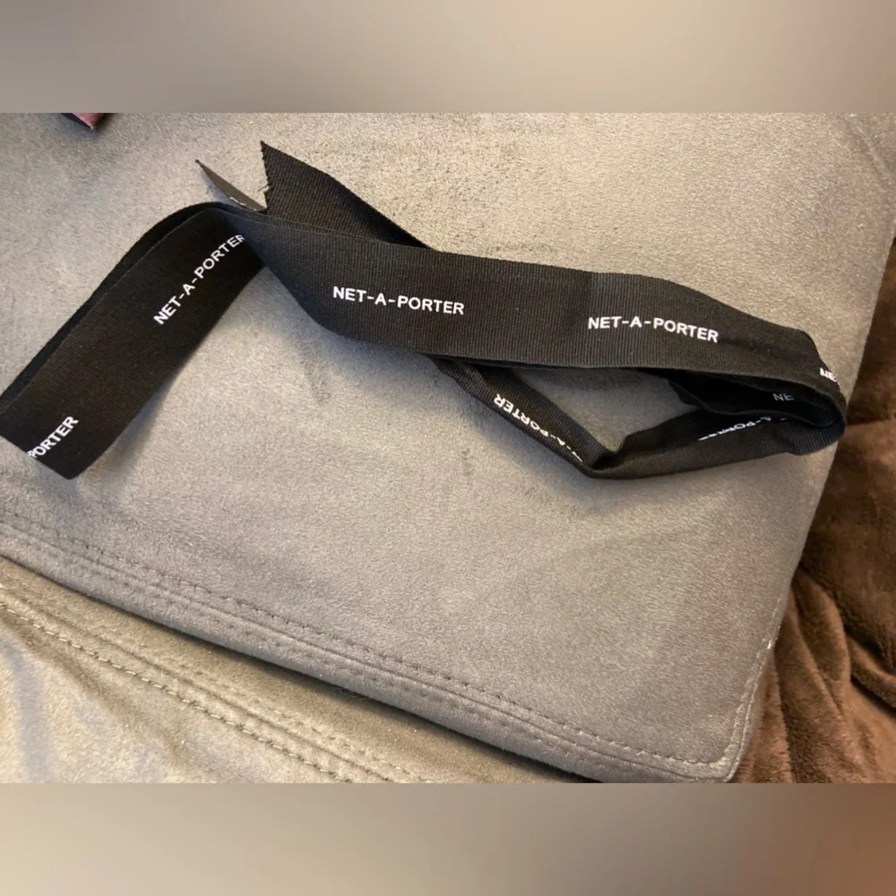 Net-a-Porter Ribbon - Picture 2 of 2